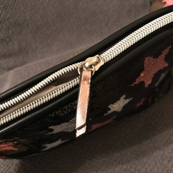 Victoria’s Secret Life of the Party sequin makeup bag - Picture 4 of 8